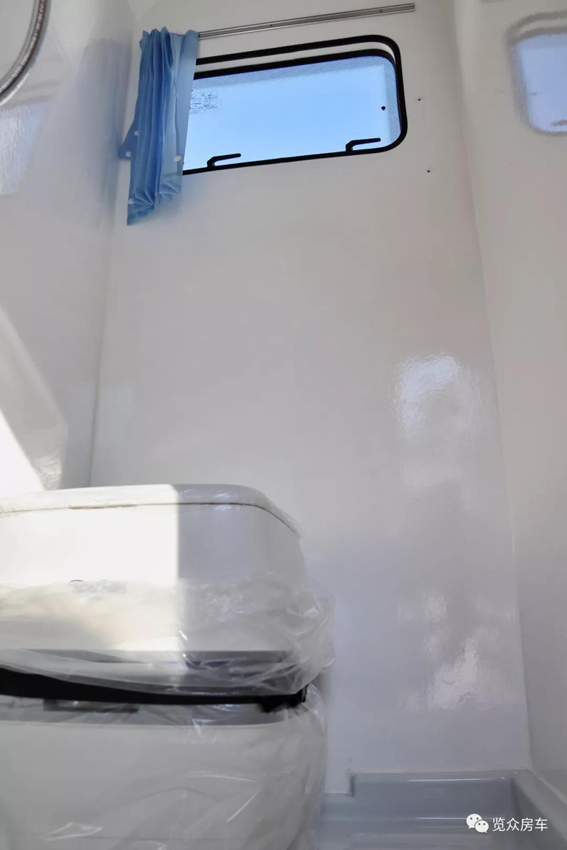 外觀大氣，空間十足的房車