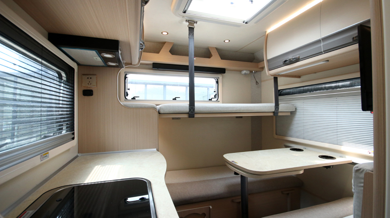 上下鋪床的房車，空間利用真合適