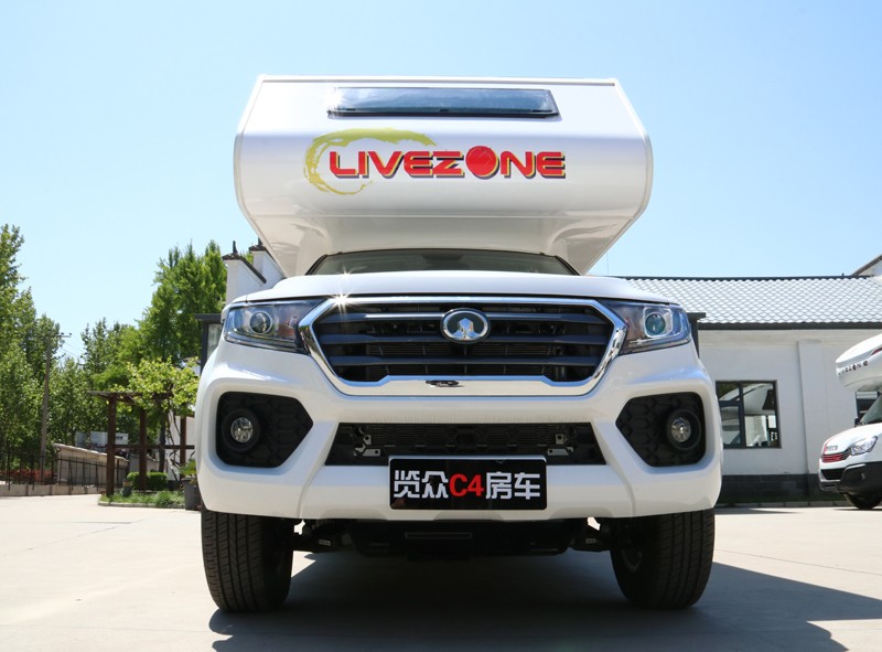 四驅、兩張超大床人床的房車，看這款